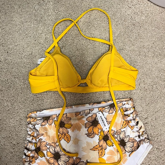 Two piece swim suit - Picture 2 of 3